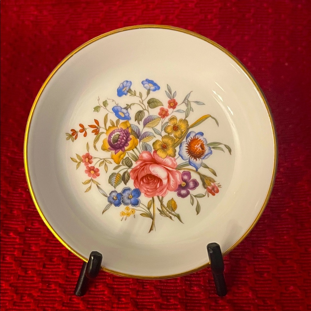 Vintage 1982 Avon Trinket Dish.